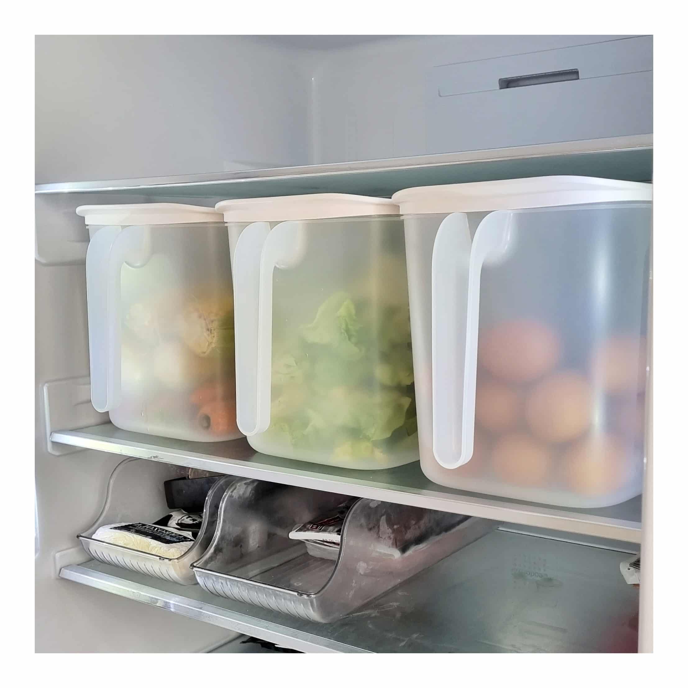 Pull-out storage container/bin