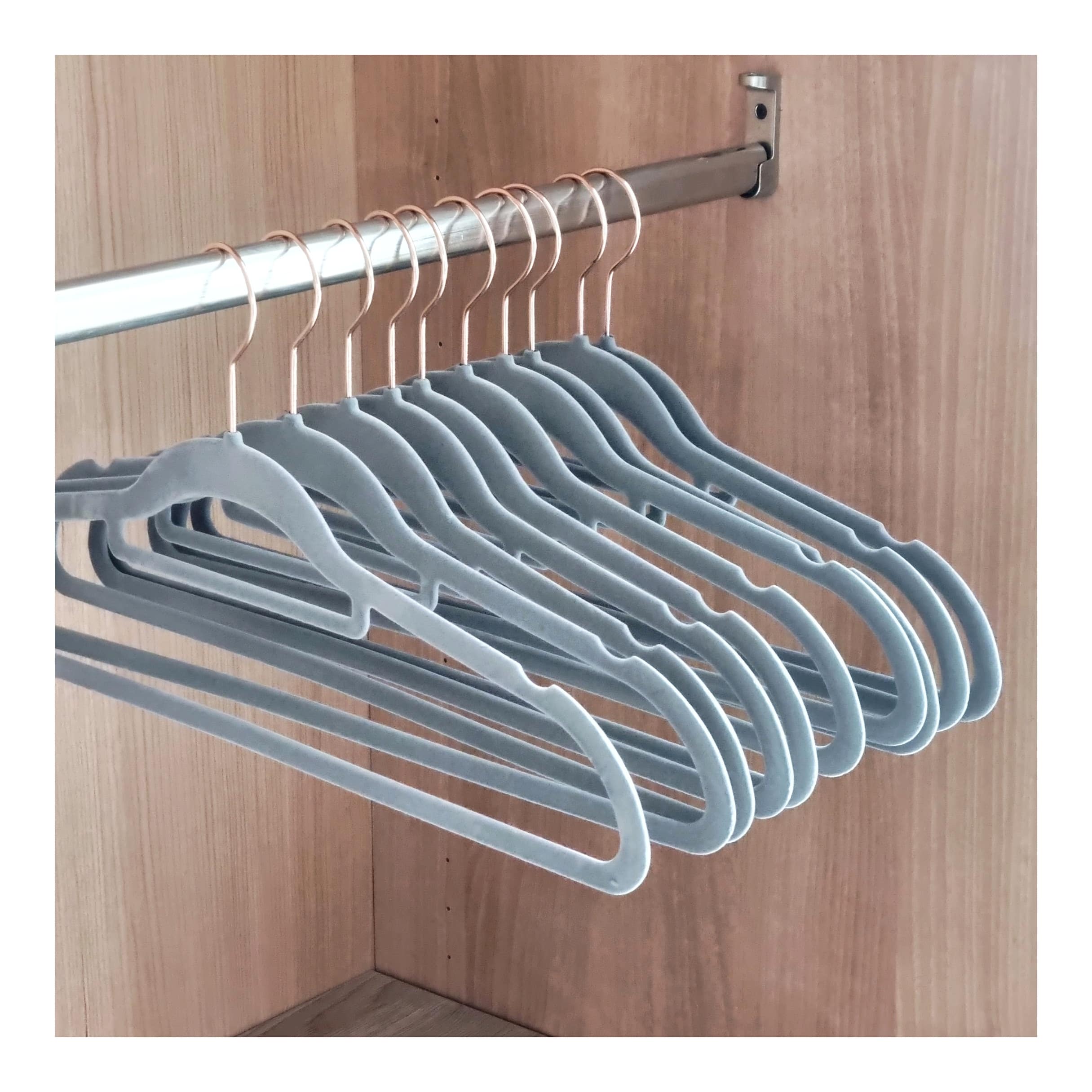 Velvet Anti-slip hangers with rose gold hooks - 20 pack