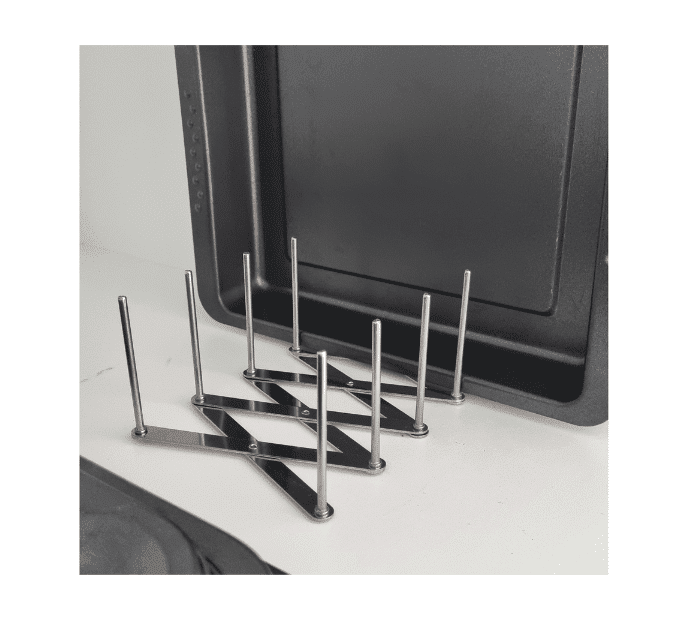 Stainless steel expandable pot lid organiser