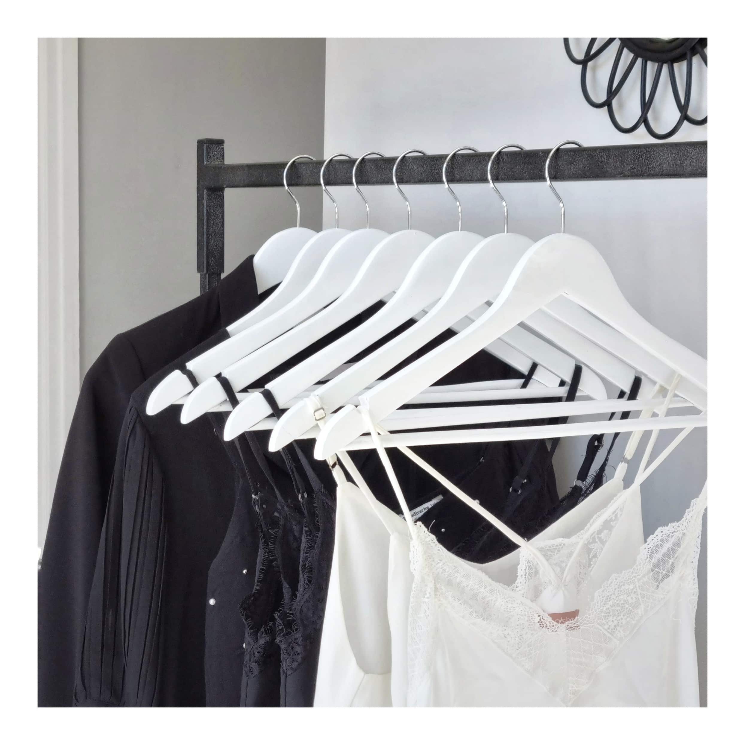Pack of 4 Wooden Hangers (1)