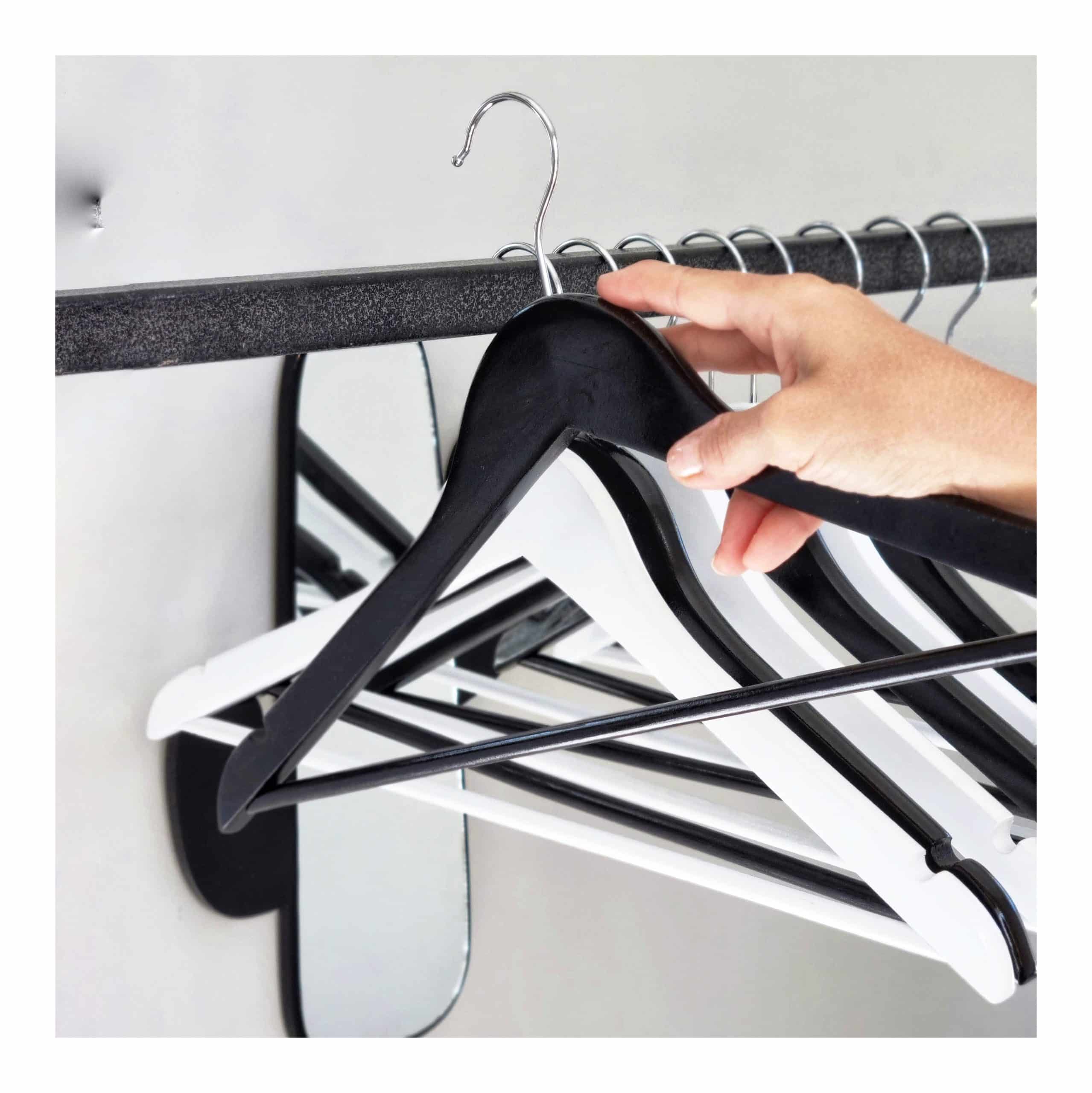 Pack of 4 Wooden Hangers (3)