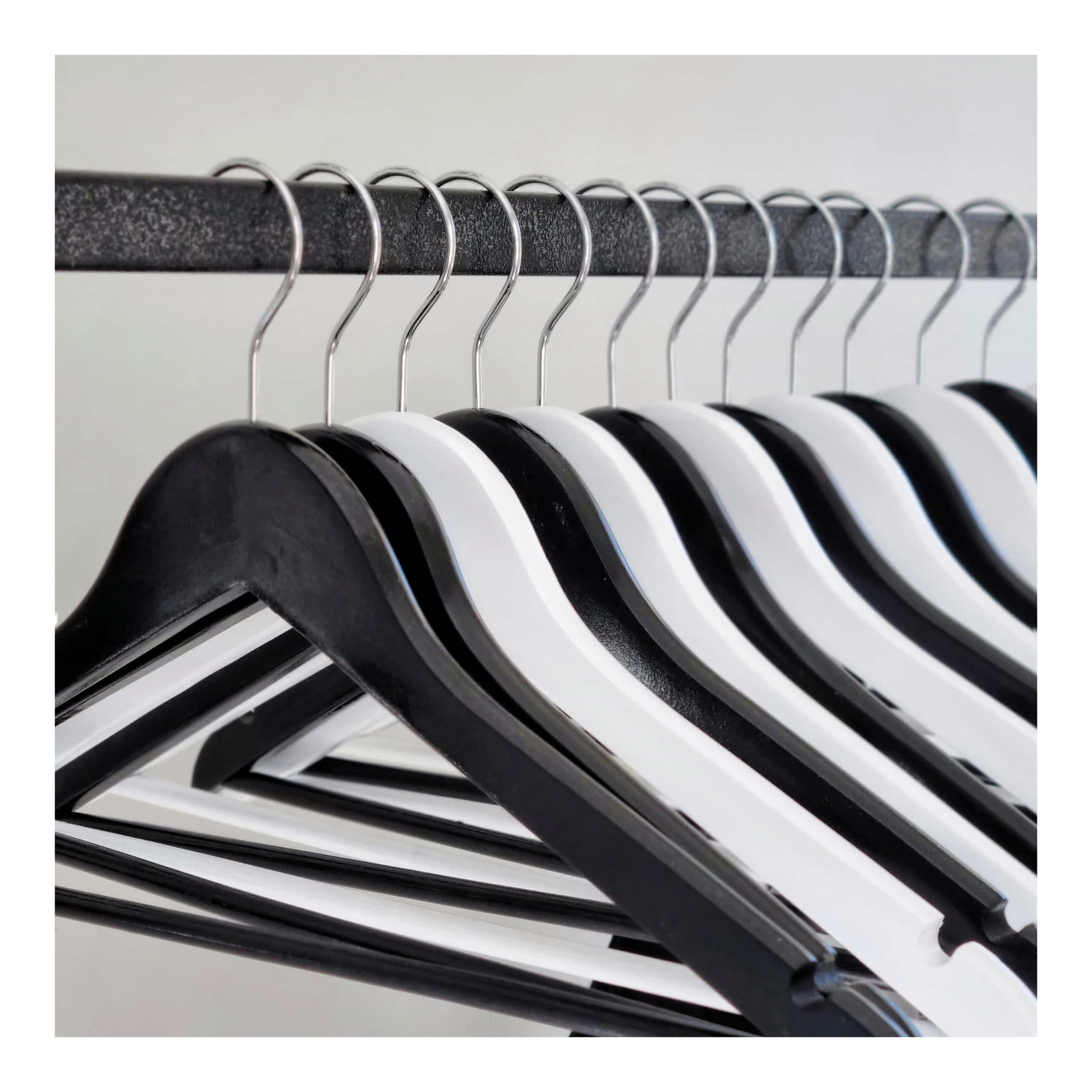 Pack of 4 Wooden Hangers (5)