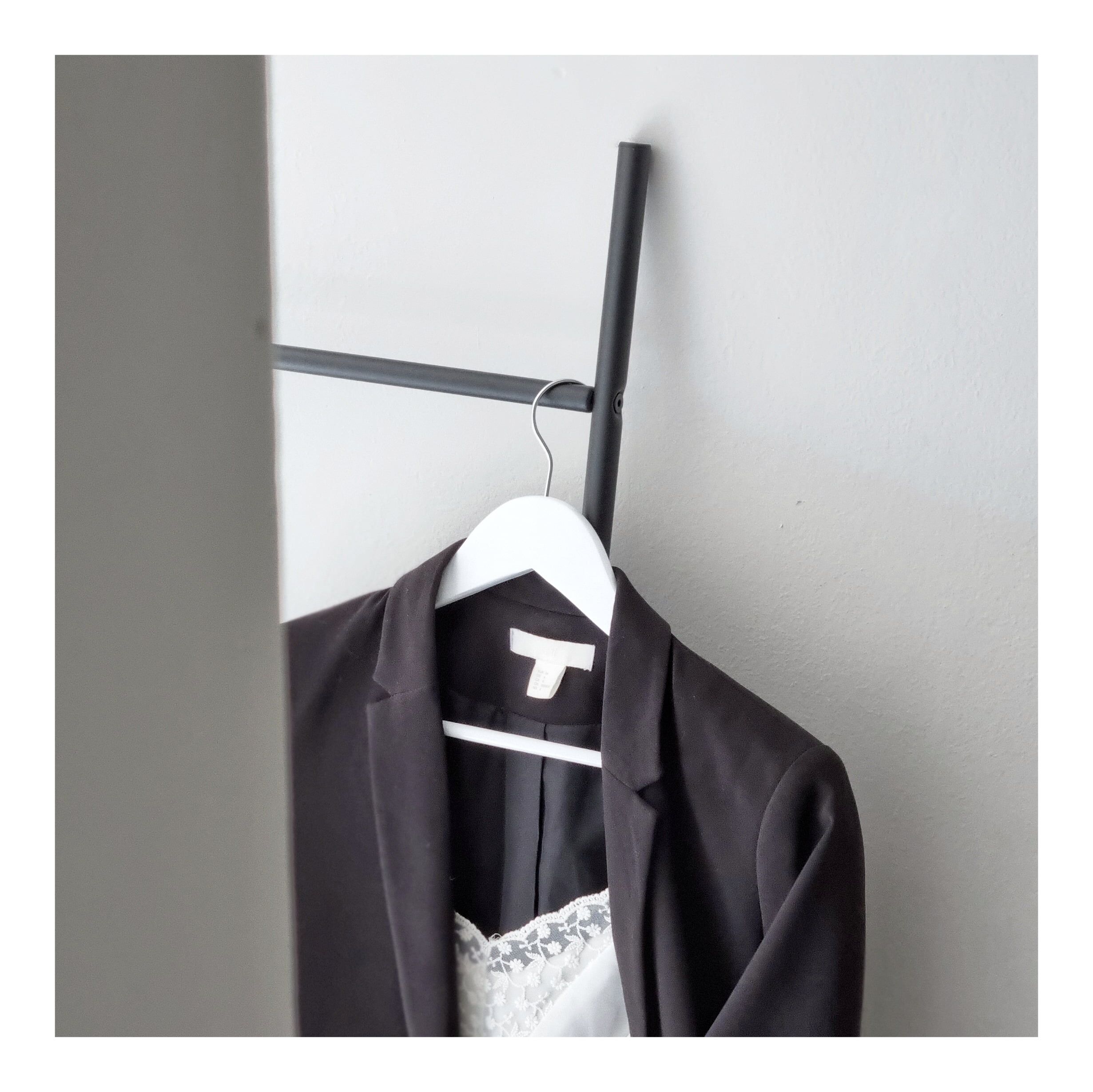 Pack of 4 Wooden Hangers (8)