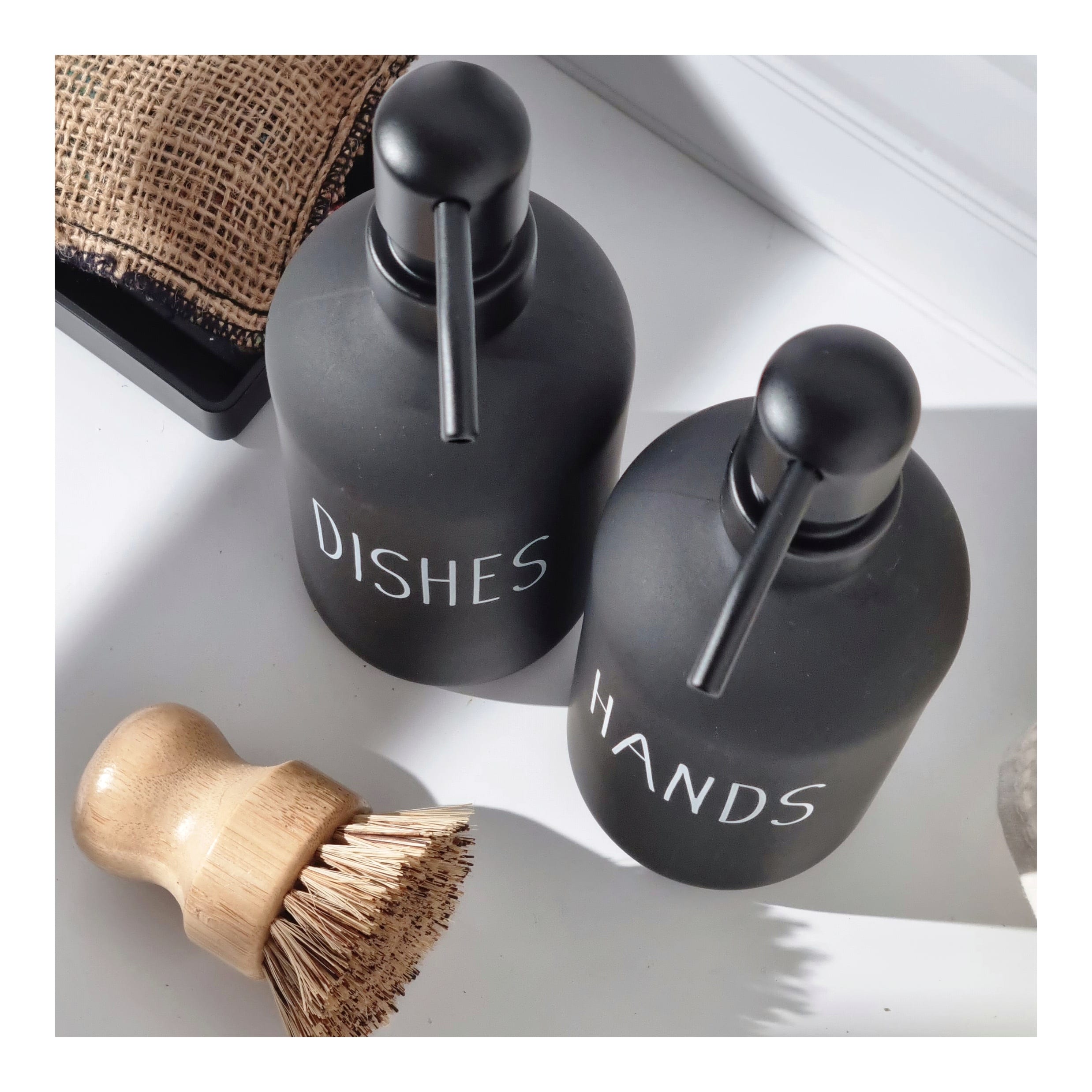 Hands & Dishes Pump bottles with bamboo tray (2)