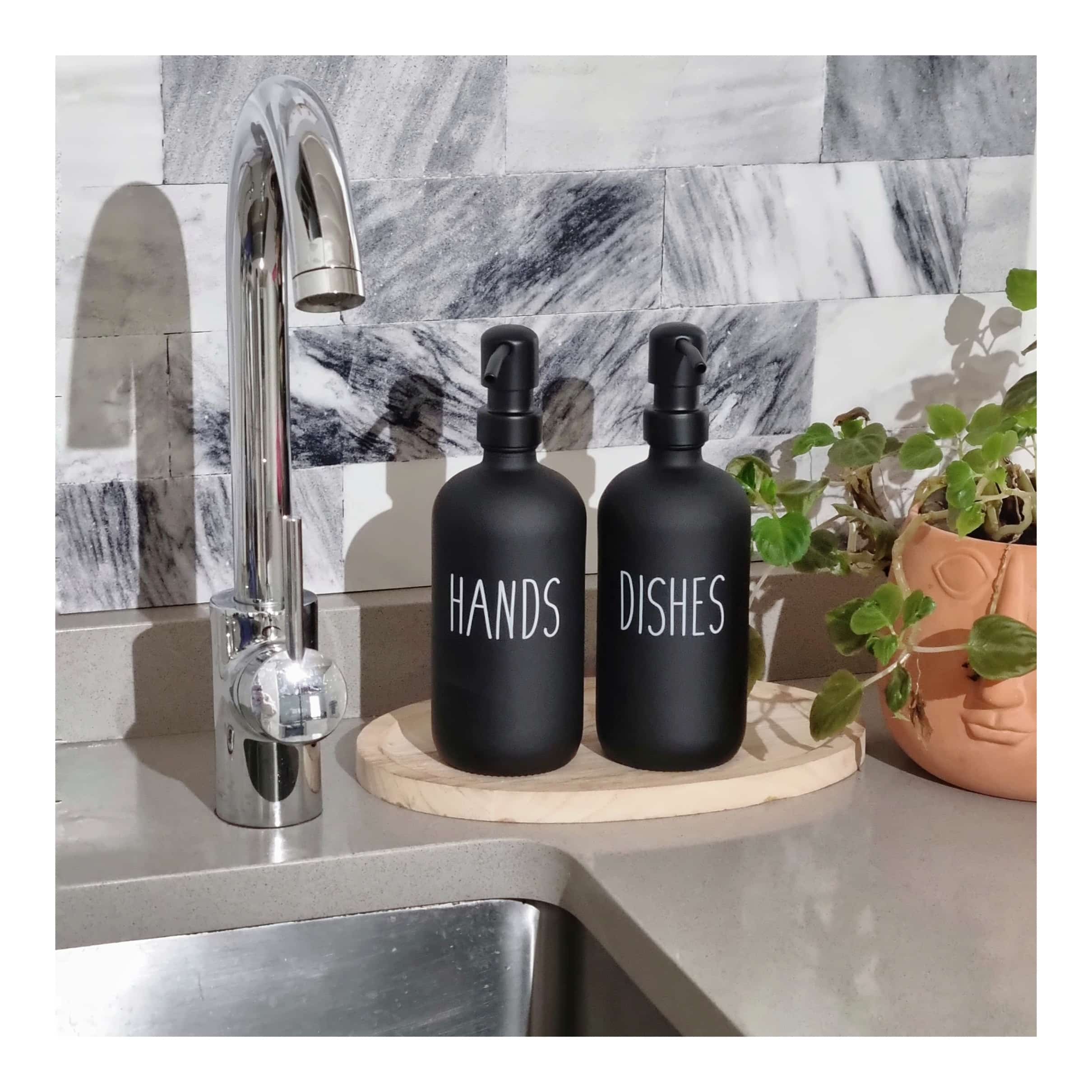 Hands & Dishes Pump bottles with bamboo tray (6)