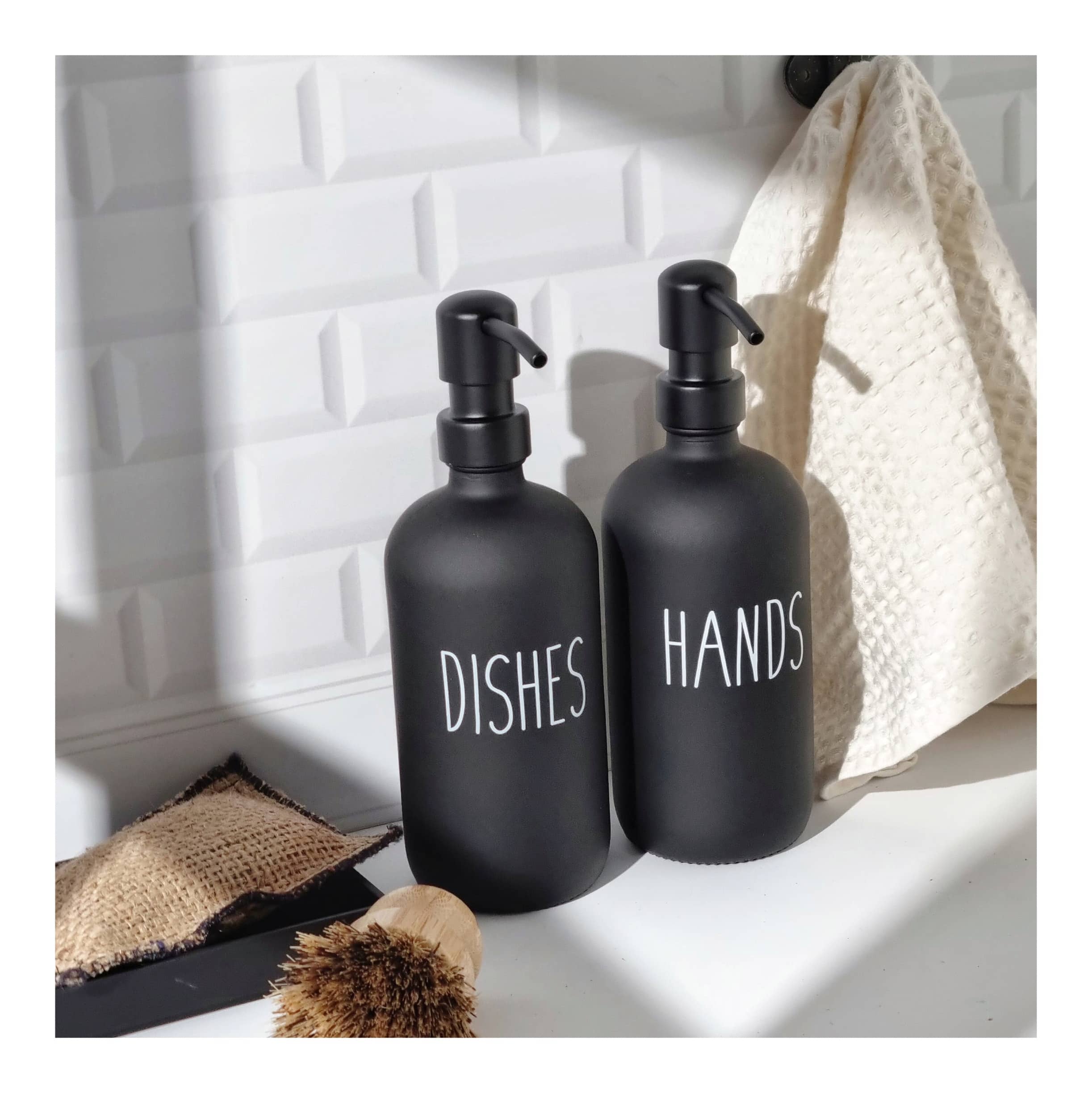 Hands & Dishes Pump bottles with bamboo tray (7)