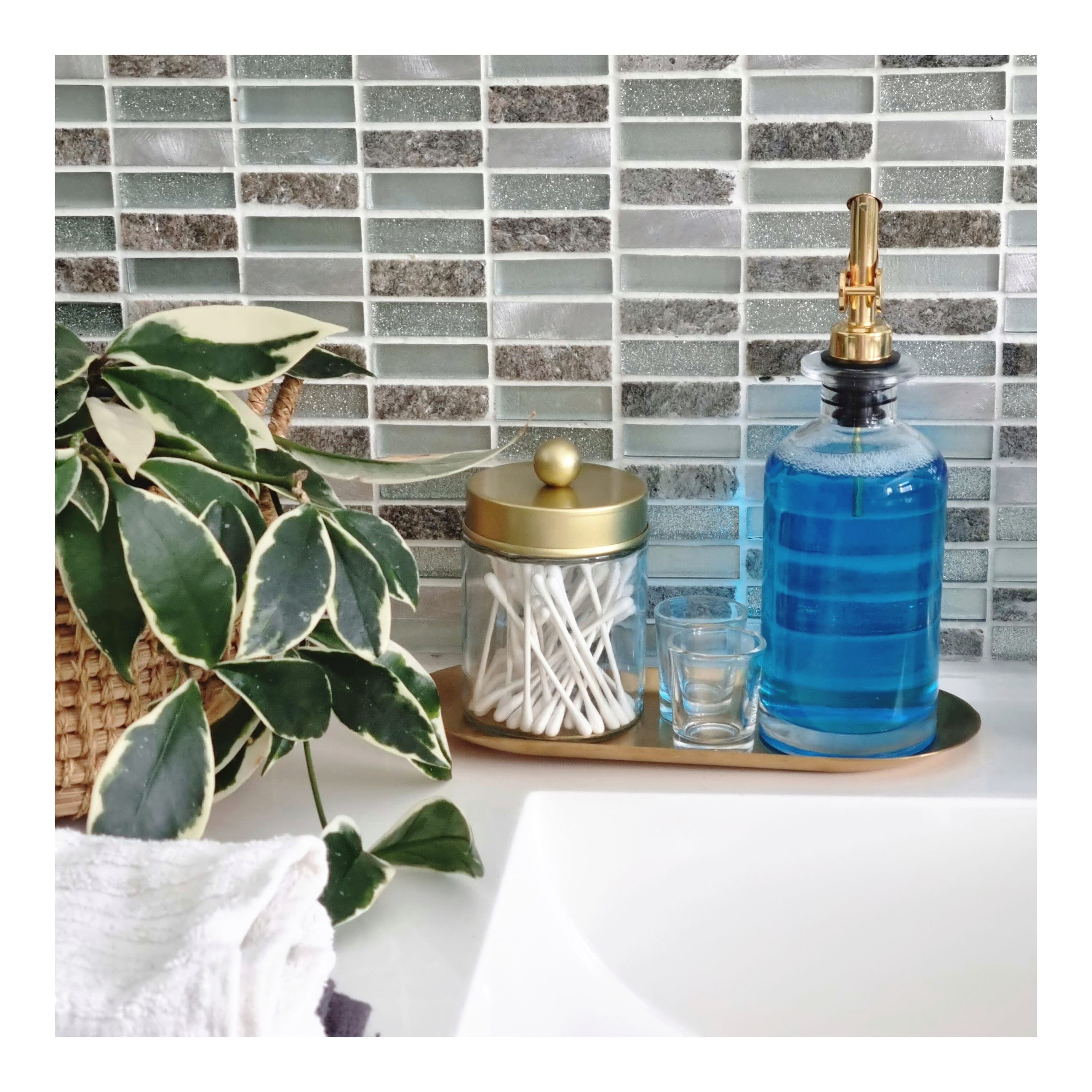 Mouthwash dispenser & bathroom set (4)