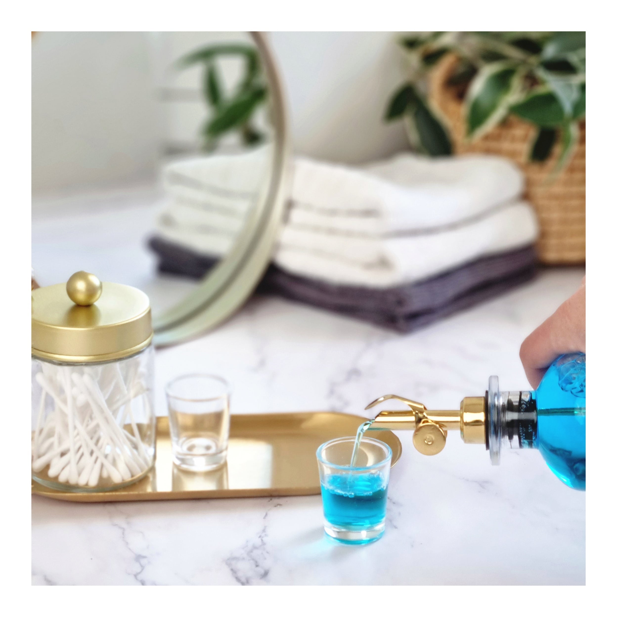 Mouthwash dispenser & bathroom set